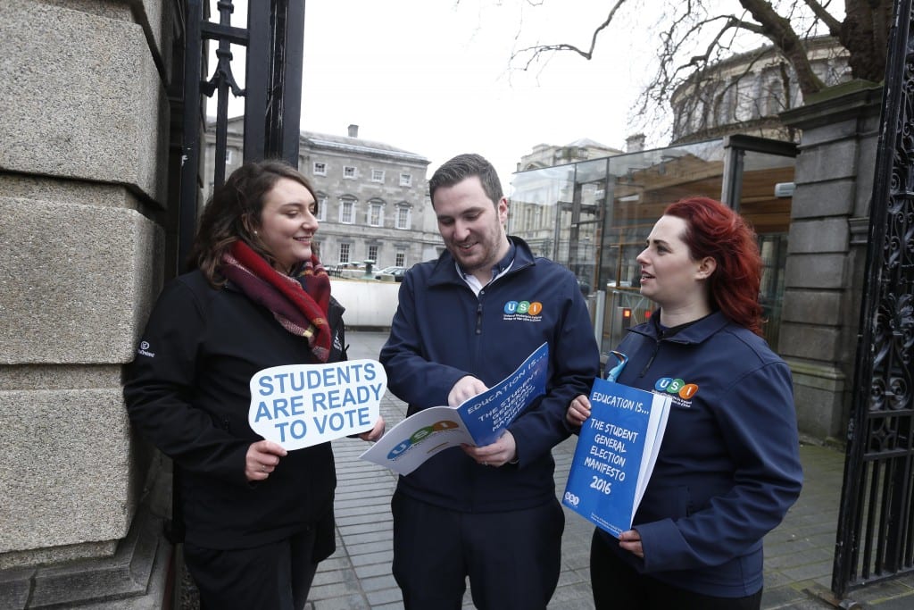 *** NO REPRODUCTION FEE *** DUBLIN : 11/1/2016 : Today the Union of Students in Ireland launched their General Election Manifesto 2016 outside the Dáil, focusing on how young people will have a deciding impact on the next government, in areas like Higher Education funding, Repealing the 8th and accommodation. USI have registered 80,000 students to vote in the last two years." Pictured (l-r) at the launch of USI General Election Manifesto 2016 outside the Dáil were USI Member Molly Kenny from TCD Students Union with Kevin Donoghue, USI president and Annie Hoey Deputy USI president. Picture Conor McCabe Photography. MEDIA CONTACT : Fiona O'Malley, Communications Executive, Union of Students in Ireland email fiona.omalley@usi.ie