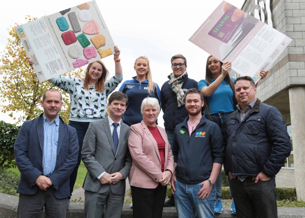 Minister of State for Communities and the National Drug Strategy Catherine Byrne TD (centre) with Siona Cahill, VP for Equality USI (left, backrow), Saoire Byrne Cater, SU Tallaght IT, Aisling Cusack, SU Tallaght IT, Jessica Wall, Students Union President IT Tallaght, Andy Osborn, drugs.ie (left, front row), Dr. Eamon Keenan, HSE, Cian Power, VP Welfare USI andTim Bingham, HSE Addiction Services.